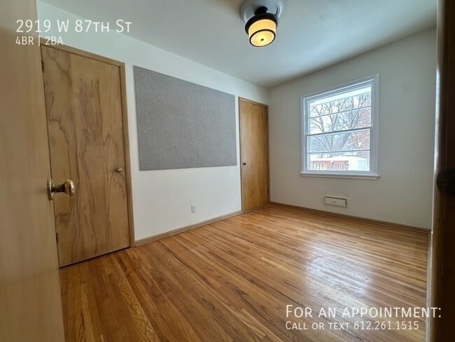 Building Photo - 2919 W 87th St