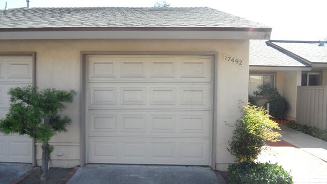 Building Photo - Ground Level 2BR 2BA in Park Tustin Commun...