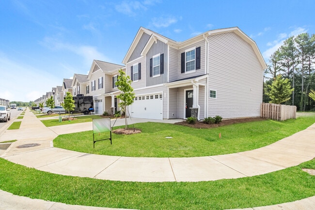 Building Photo - Located in  Burnside Farms!  Don't miss out!