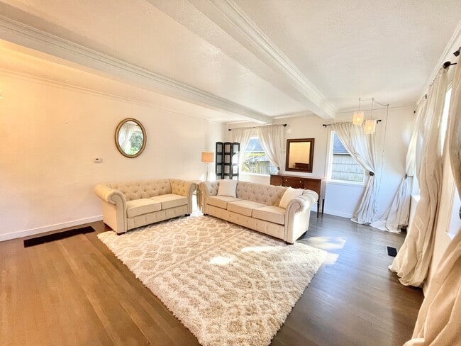 Building Photo - 7223 61st Ave SE