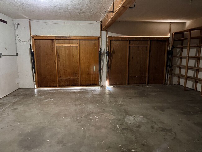 Building Photo - 4 Bed 2.5 Bath House with yard in McLaren Ranch
