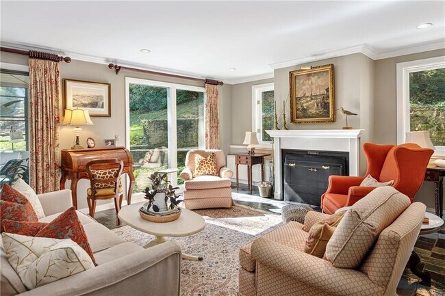 Building Photo - 140 Connection St