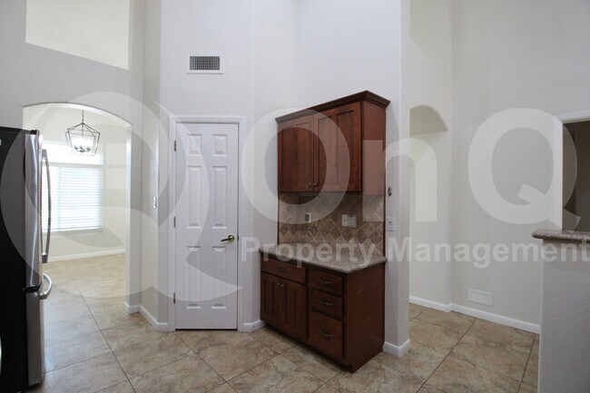 Building Photo - 254 E Nunneley Rd