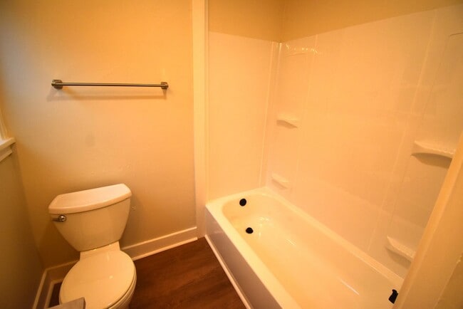 Building Photo - Freshly Remodeled Cozy Cottage Home