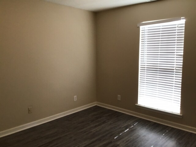 Building Photo - 139 W Tisbury Ln