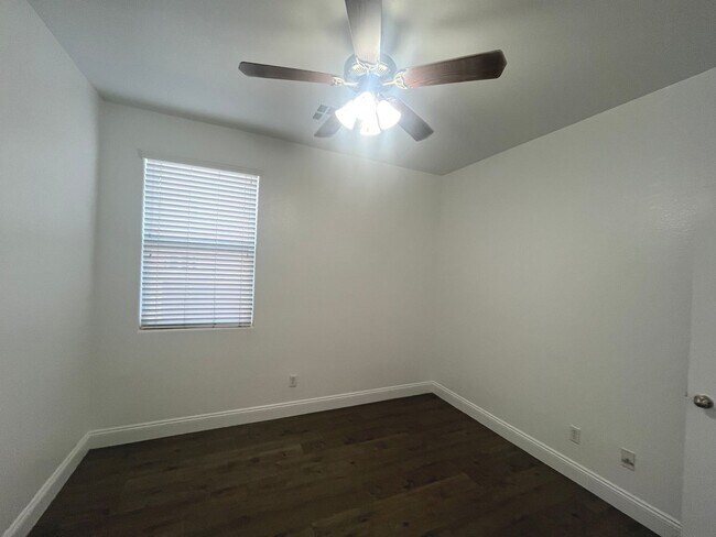 Building Photo - Stylish single-story living with 3 bedrooms, 2 baths, plus a versatile den — 1,489 sq ft of comfo...