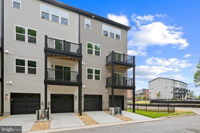 Building Photo - 9942 -A Count Fleet Cres