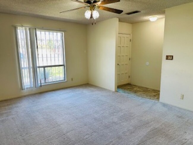 Building Photo - $1,695 - Spacious Two Bedroom +Flex Room- ...