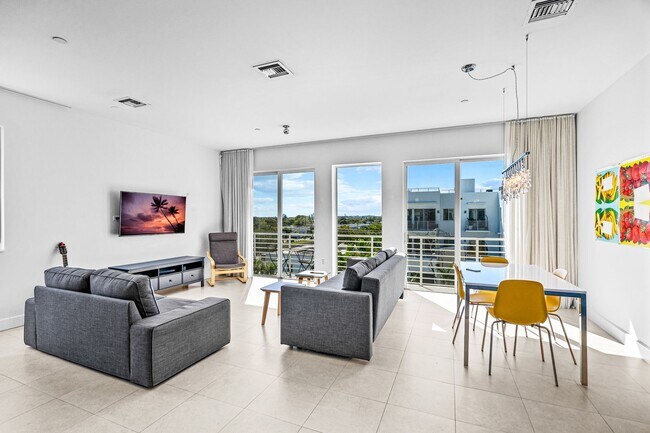 Building Photo - Monthly rental for Season , ( min 4 months)