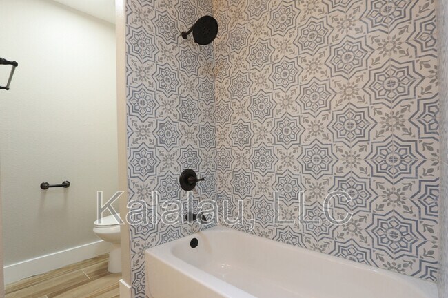 Building Photo - 1817 E Alameda Dr