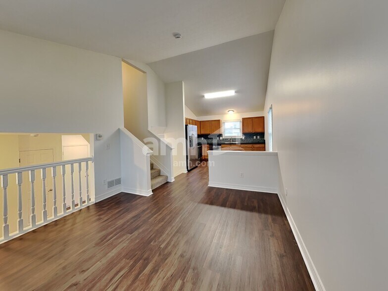 Building Photo - 2083 Shetland St