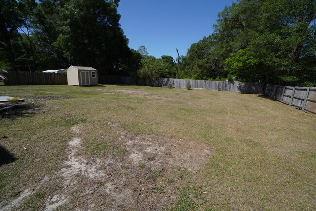 Building Photo - 546 NE 43rd Ct