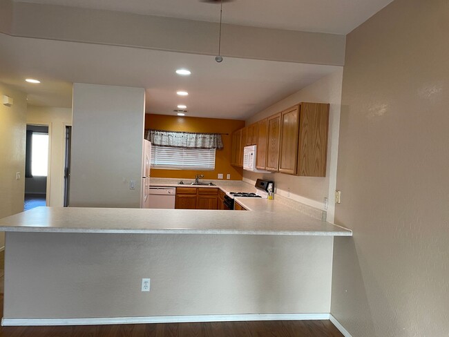 Building Photo - $1,650 Unfurnished Two Bedrooms-2 Bathroom...