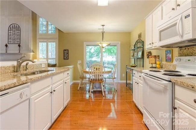 Building Photo - 15132 Edindale Dr