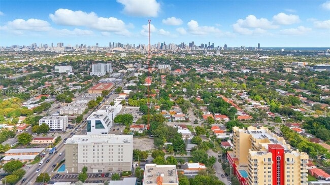 Building Photo - 104 SW 40th Ave