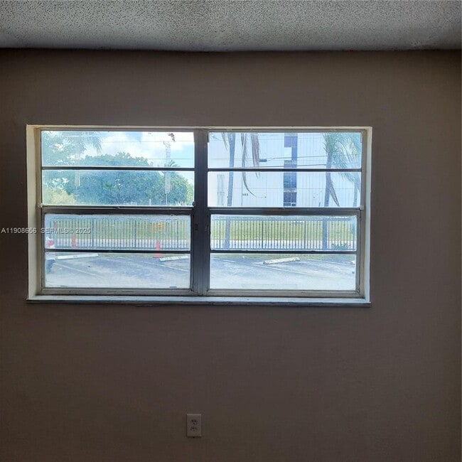 Building Photo - 5100 SW 41st St