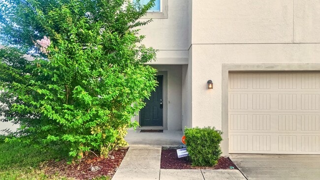 Building Photo - 4-Bedroom Home with Spacious Layout in Ayersworth Glen – Wimauma, FL