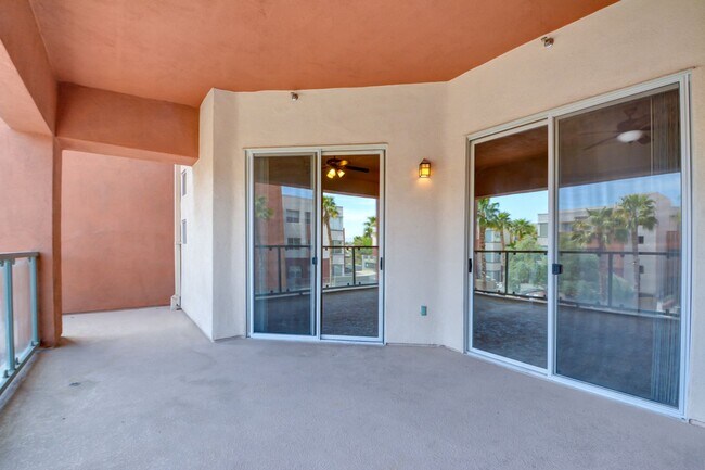 Building Photo - Park Avenue Mid Rise Condo. All HOA Amenities.