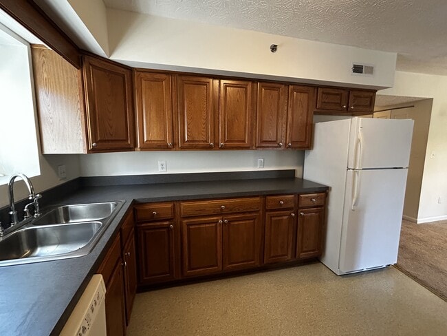 Building Photo - 29 Rosewood Ct