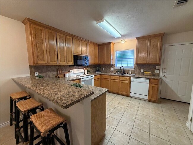 Building Photo - 903 Crepe Myrtle St