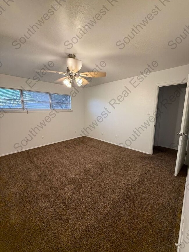 Building Photo - Spacious 4 bedroom 2 bath brick home