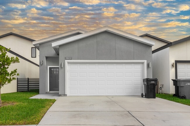 Building Photo - 2604 Kerria Ave