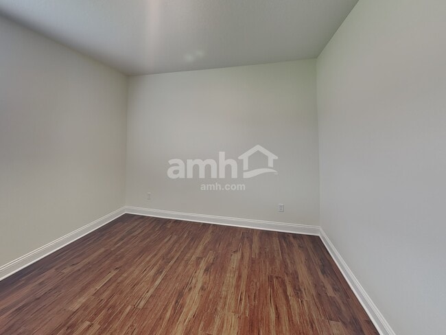Building Photo - 240 Banyan Frst Dr