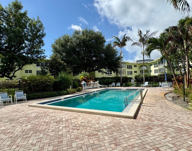 Building Photo - Fully Furnished 2 bedroom/ 2 bath with tranquil views in 55+ Community