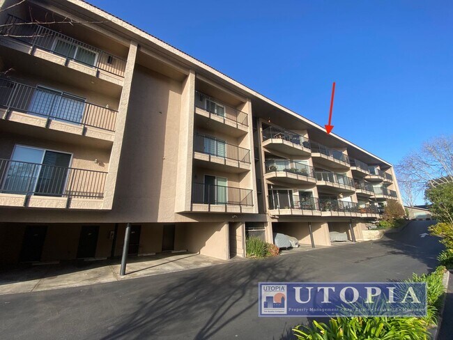 Building Photo - Ocean Views: 2Bd/2Ba + Office - Sunny, Top Floor Condo, Deck, Pool & Hot Tub