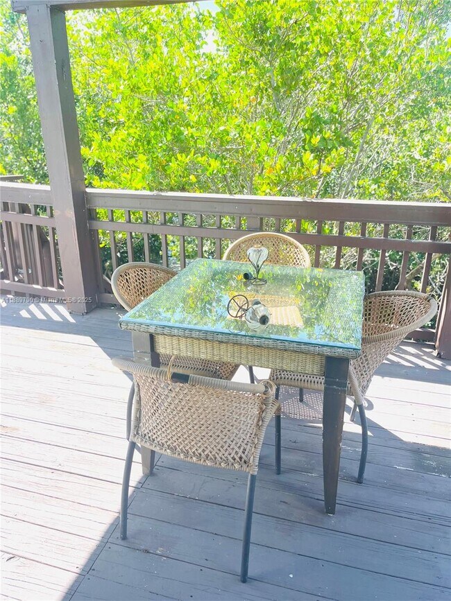 Building Photo - 202 W Canal Dr