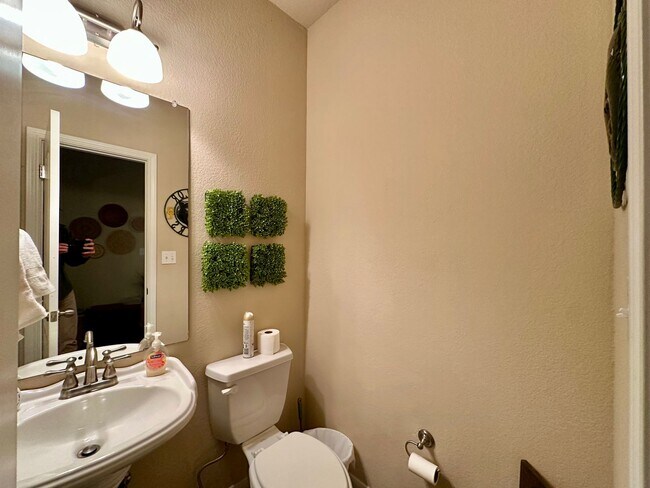 Building Photo - 1418 S 10th St