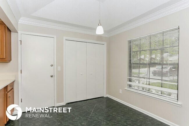 Building Photo - 533 Majestic Wood Dr