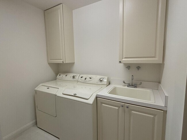 Building Photo - 10 Harbour Isle Dr E