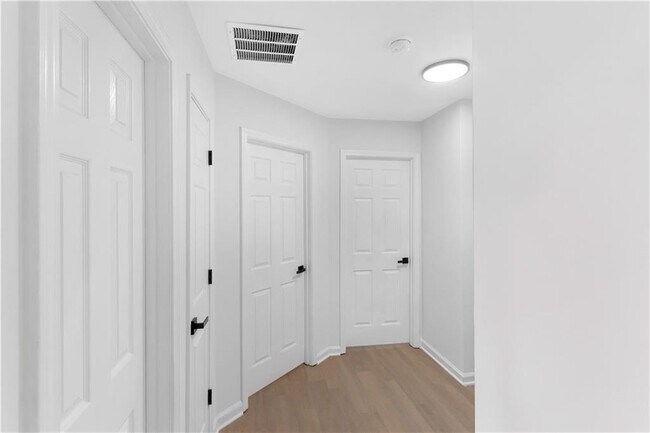 Building Photo - 3412 Camens Ct NE