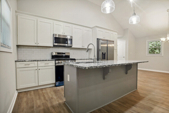 Building Photo - 2489 Greenwood Cir