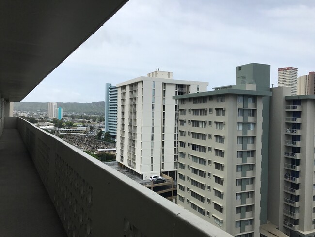 Building Photo - Hono Hale C112