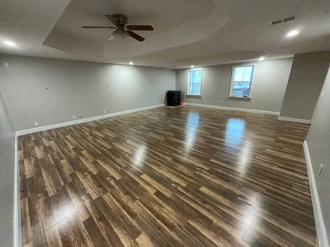 Building Photo - 2845 Stratfield Ct