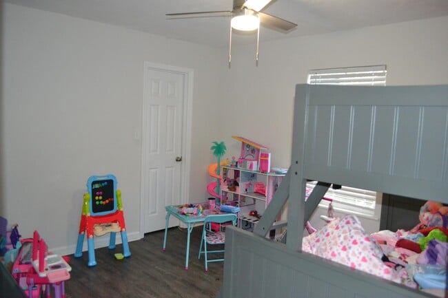 Building Photo - 5568 Lumberjack Ln