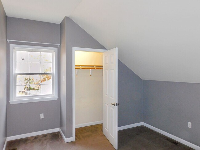 Building Photo - 37006 W Lakeland Dr