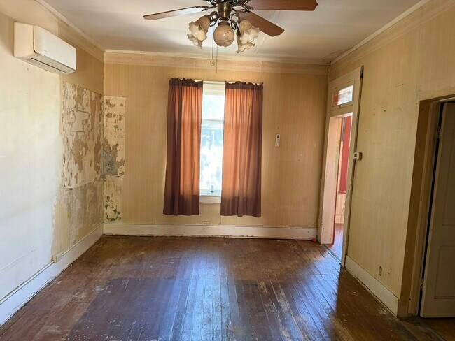 Building Photo - 321 N Cypress St