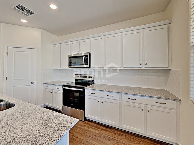 Building Photo - 5944 W Columbine Dr