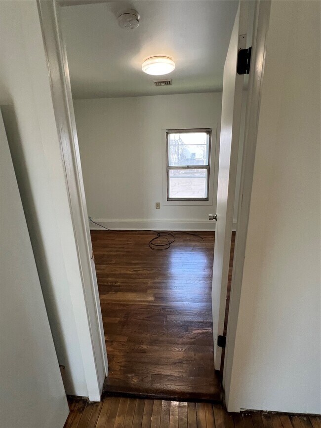 Building Photo - 4 Erie St