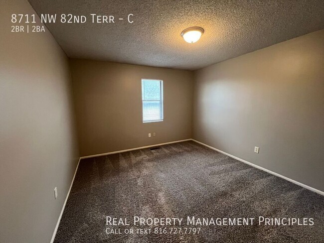 Building Photo - **MOVE-IN SPECIAL** Newly Renovated 2 bedr...