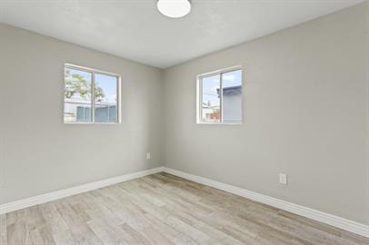 Building Photo - 3 bedrooms 1 bathroom with all tile flooring