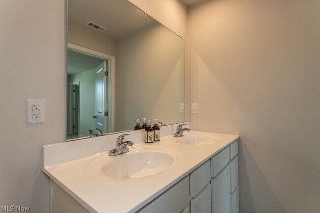 Building Photo - 578 Cherrywood Ln