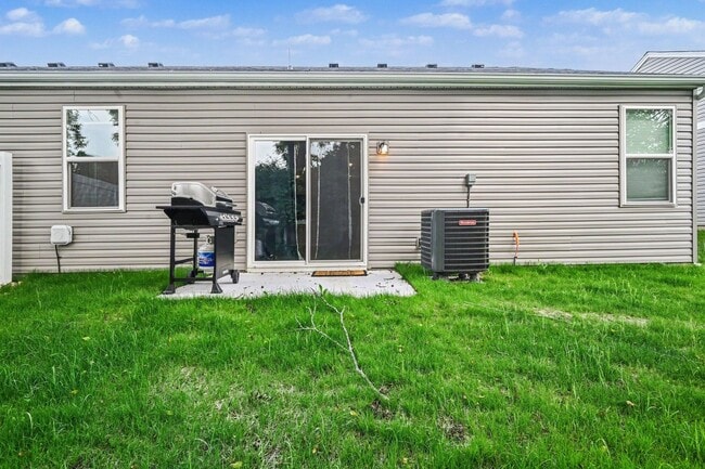 Building Photo - New Modern Duplex | 2 Bed, 2 Bath | Cincinnati