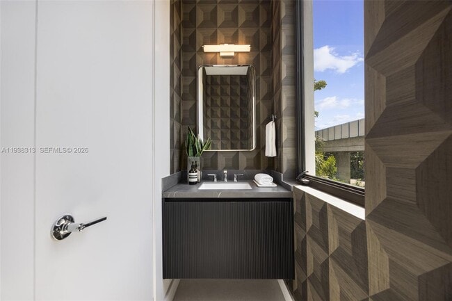 Building Photo - 92 SW 28th Rd