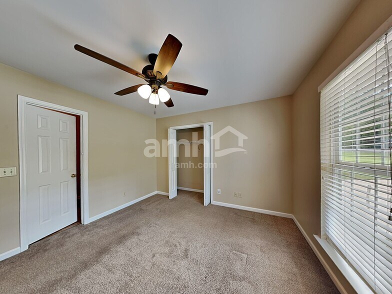 Building Photo - 104 Sunset Dr