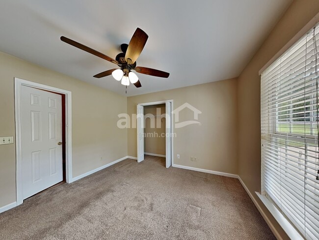 Building Photo - 104 Sunset Dr