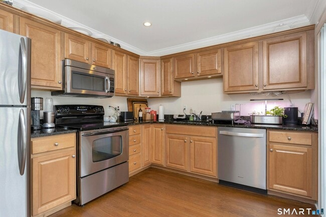 Building Photo - 39 Maple Tree Ave